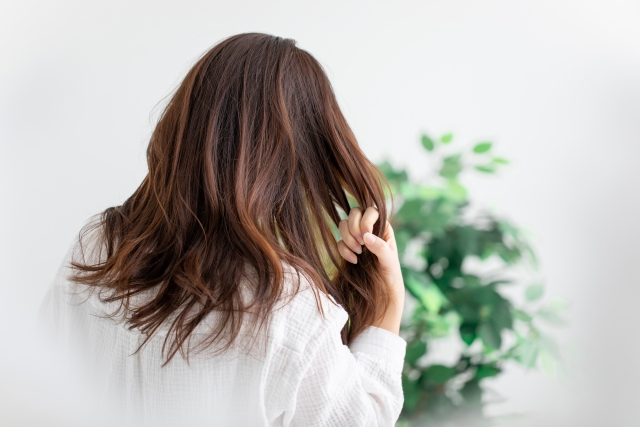 どんな髪型が目立たない 出産後の抜け毛 薄毛の悩みは まとめ部 どんな髪型が目立たない 出産後の抜け毛 薄毛の悩みは まとめ部
