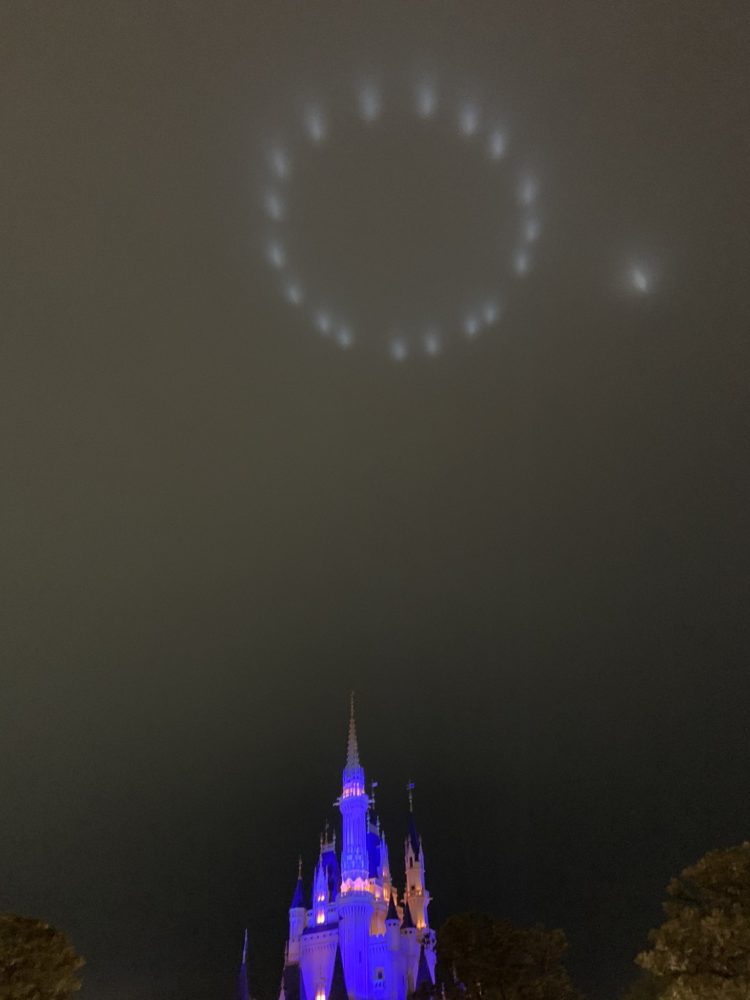 ディズニー ディズニー上空に謎の光でdヲタさんが混乱 Ufo 照明 11月24日 まとめ部