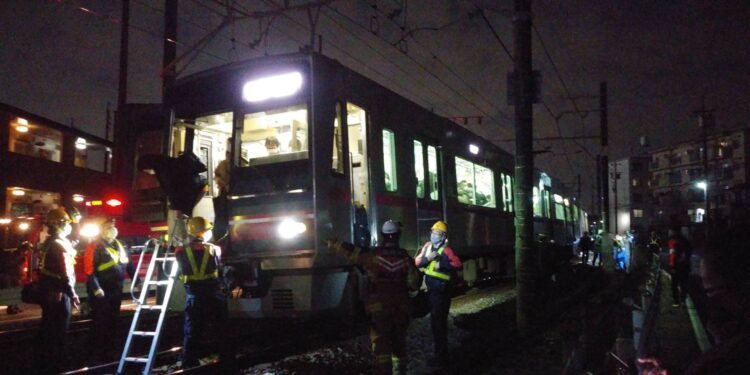 名鉄瀬戸線 旭前駅 尾張旭駅間で人身事故 すごいスピードで止まった 駅員さん達めちゃ慌ててる 電車遅延3月9日 まとめ部