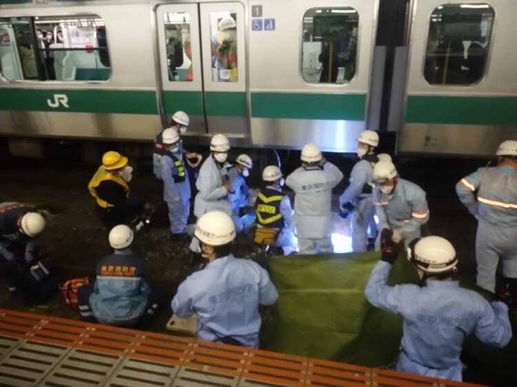 埼京線 池袋駅で人身事故 駅員の叫び声も空しく電車に人がダイビング 目撃した女性が悲鳴を上げて号泣 電車遅延3月18日 まとめ部