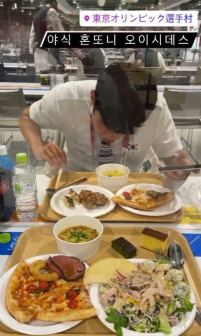 夜食おいしい」東京五輪 韓国選手の選手村での食事画像が流出、自国民に申し訳ないと思わないのかと批判で炎上 | まとめ部