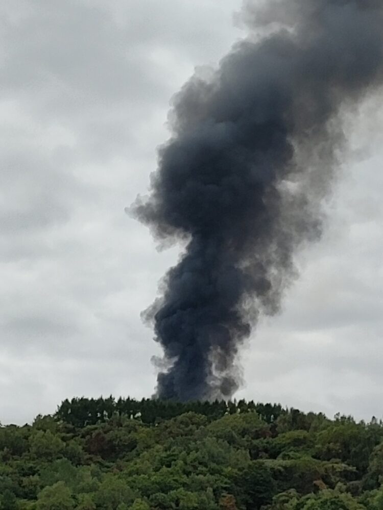 火事 北海道小樽市真栄2丁目 毛無峠にある花火工場 北海煙火 で爆発火災 小樽の山から黒煙上がってて天神地区にも爆発音が響いてる 時々花火も上がってる 10月5日 まとめ部