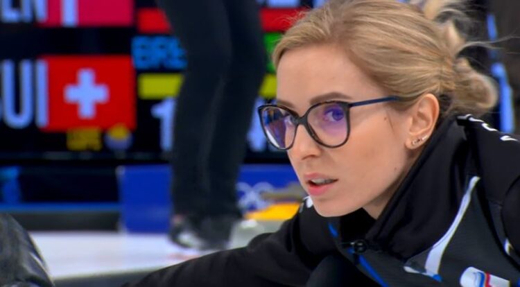 カーリング女子ROCチームのガリーナ・アルセンキナ選手が美人と話題「ロシアのメガネ先輩が美しい」#カーリング #北京オリンピック | まとめ部
