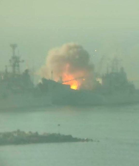 艦 オルスク 揚陸 ウクライナ海軍「ロシア揚陸艦を撃沈」 動画を投稿: