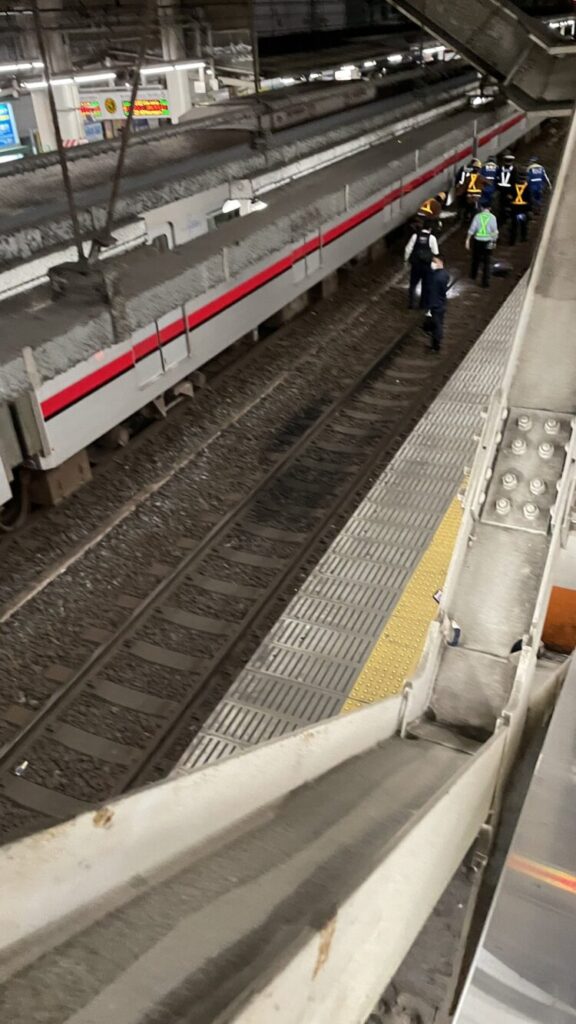 東武スカイツリーライン 西新井駅で人身事故「電車に人が飛び込んでグシャって音がした、担架で運ばれていった」東武伊勢崎線 電車遅延3月27日 ...