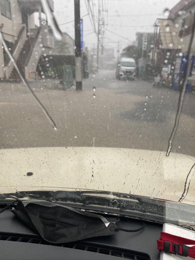 ひょう ゲリラ豪雨と雹で大荒れの埼玉県春日部市や春日部駅の様子 雨やばい 車ボコボコになったりガラスが割れた 春日部 猛烈な雨 6月3日 まとめ部