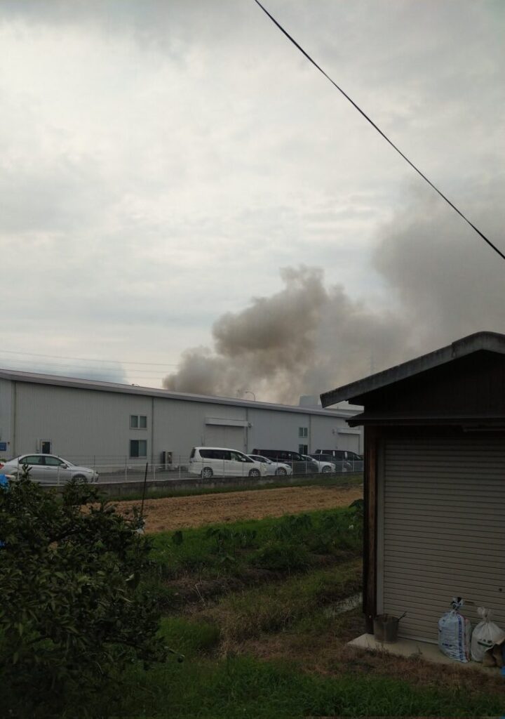 【火災】京都府長岡京市神足大張 国道171号線沿いで火事「周辺に煙が充満してる、国道171号が渋滞」#長岡京 8月24日 | まとめ部